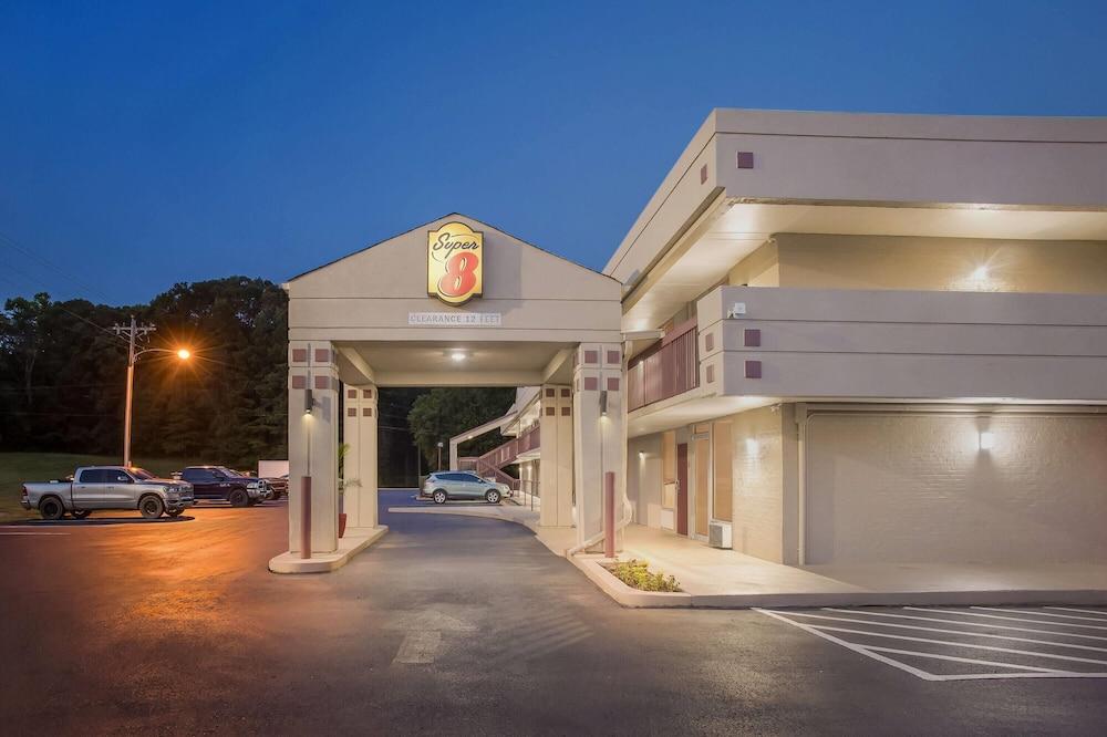 Super 8 by Wyndham Commerce Exterior