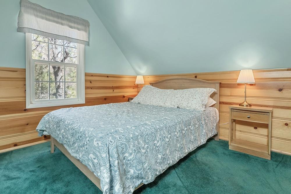 Oak Nesting Room