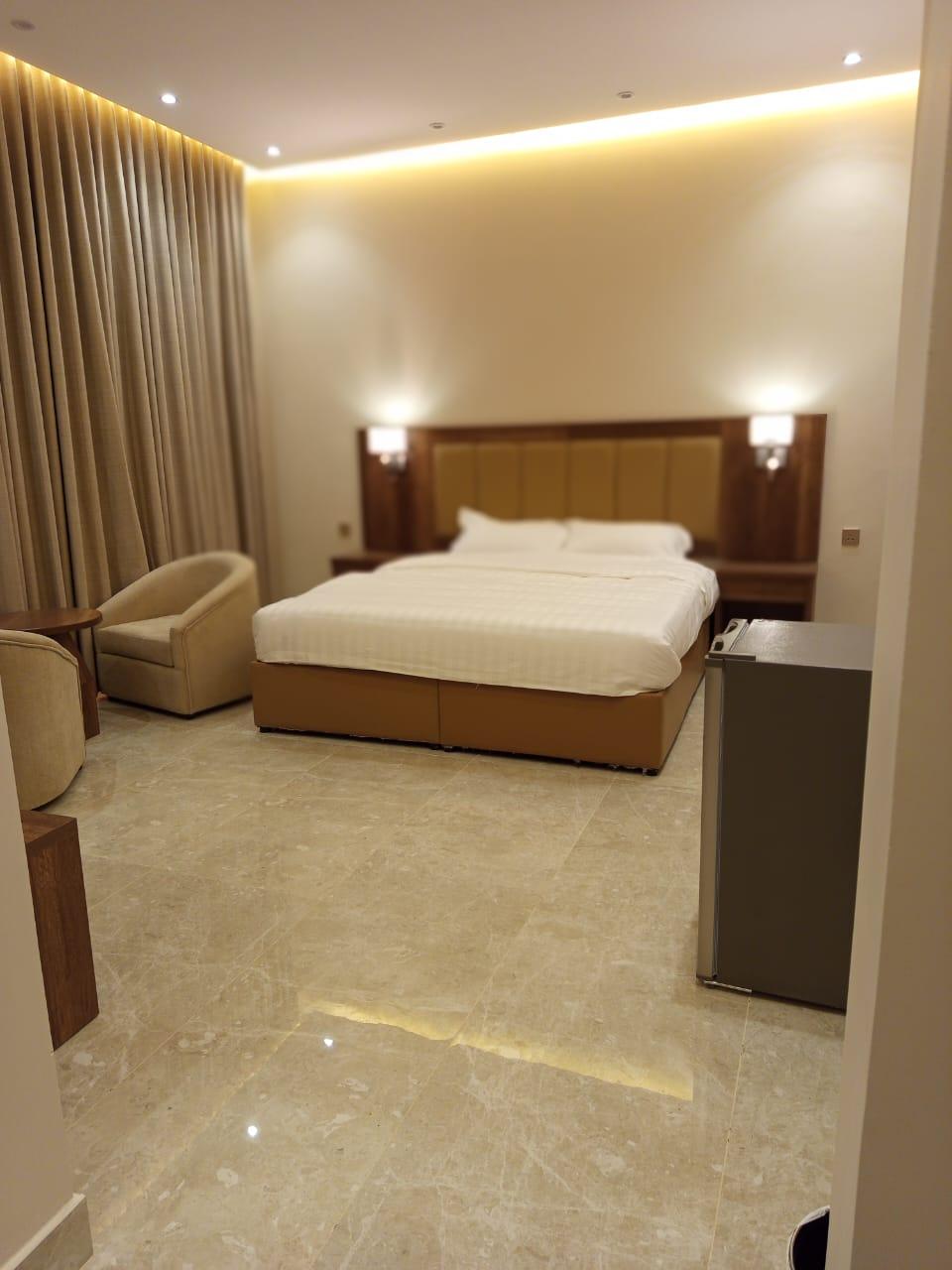 Modern Apartment with Comfortable and Simple Furniture | 5724 Bedroom