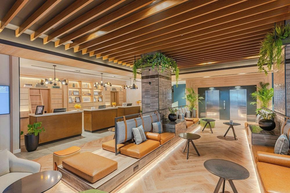 Four Points BY Sheraton King Abdulaziz Lobby