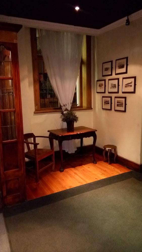 Royal Hotel Ladysmith Lobby Sitting Area