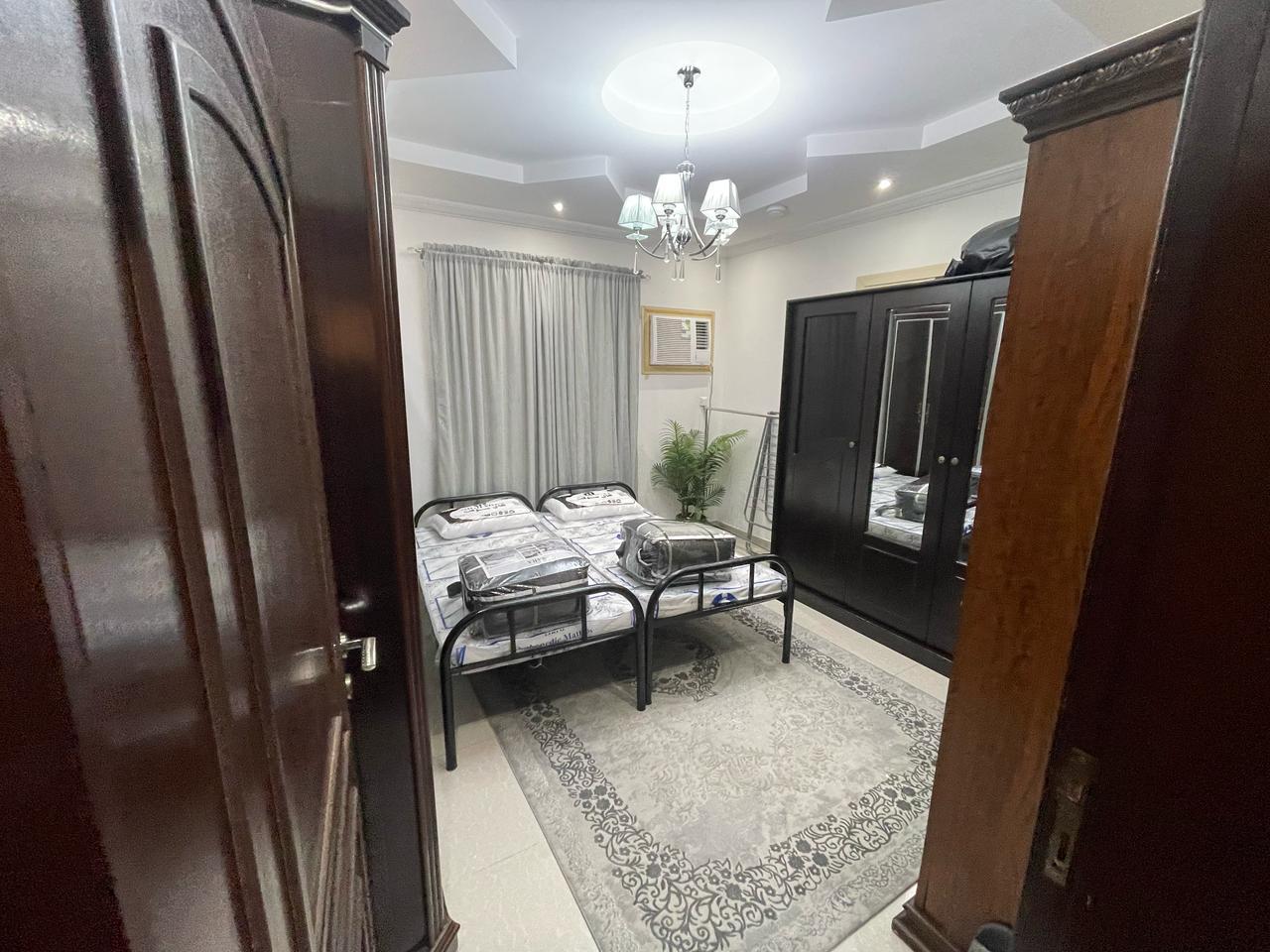 Elegant Apartment with Comfortable and Simple Furniture | 5642 Bedroom