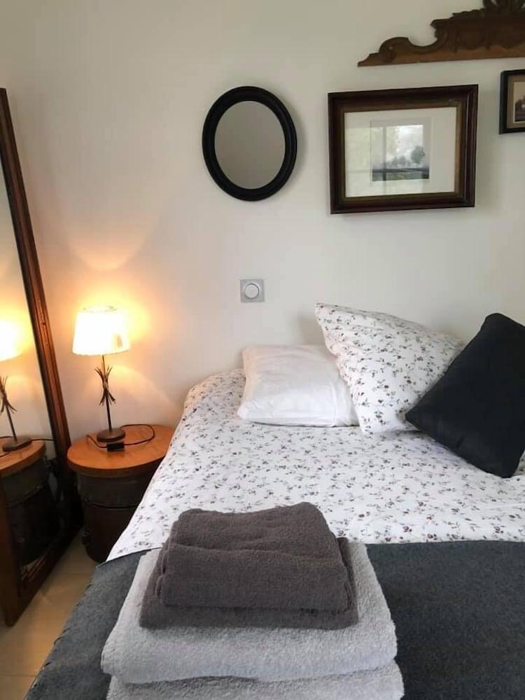 Ecluse de La Tindière Room