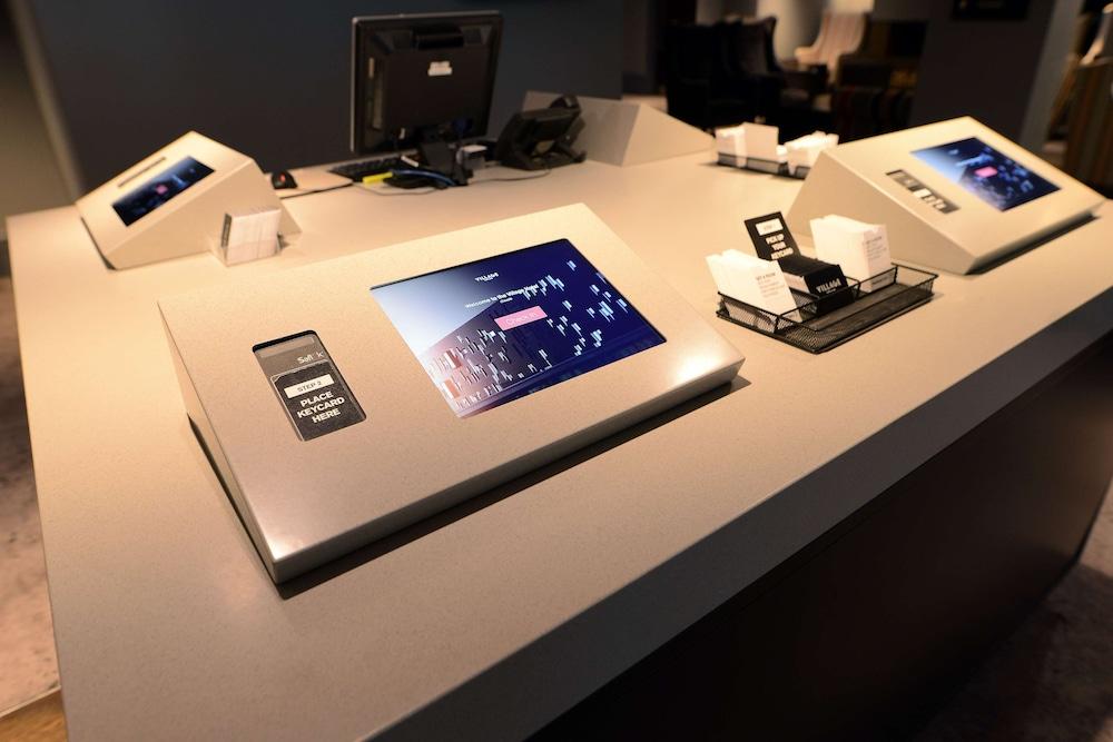 فيليدج هوتل بيرمينجام والسال منصة تسجيل إجراءات الوصول/المغادرة