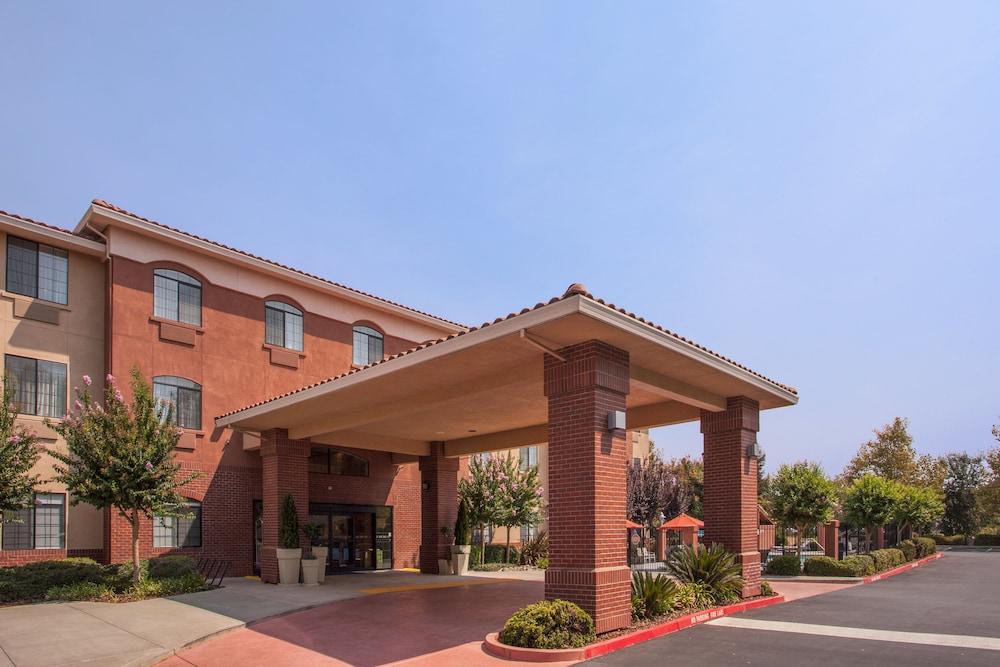 Holiday Inn Express & Suites Davis - University Area by IHG Exterior