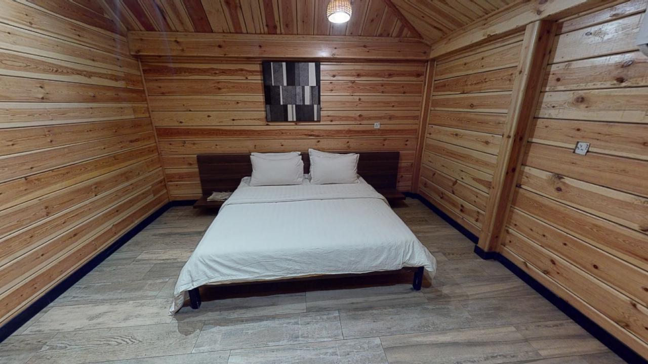 Amazing Chalet with Jacuzzi | 287 Room