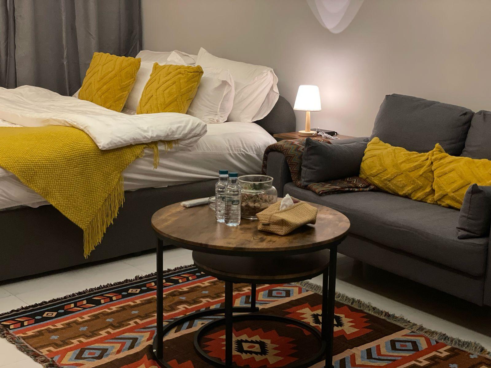 Elegant Studio with Comfortable and Simple Furniture | 5590 Bedroom