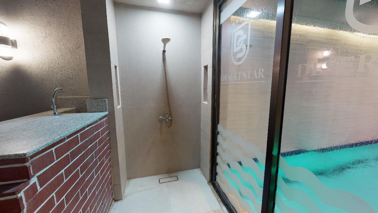 Amazing Chalet with Comfortable and Simple Furniture | 976 Shower