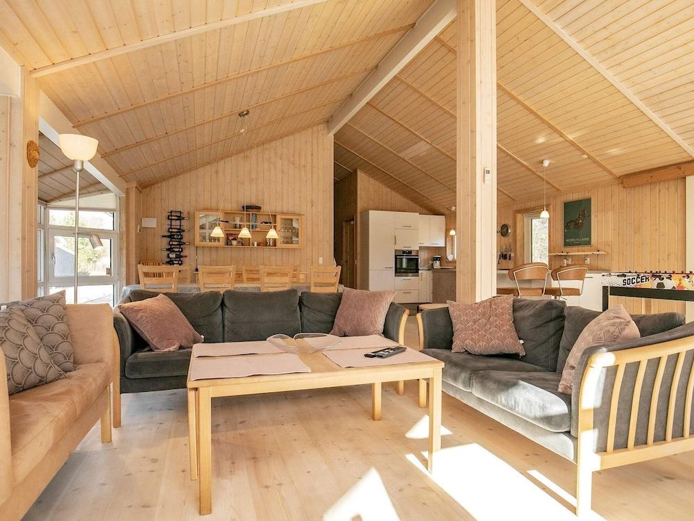 مسكن لقضاء العطلات يتسع لـ 10 أشخاص في صيبي داخلي