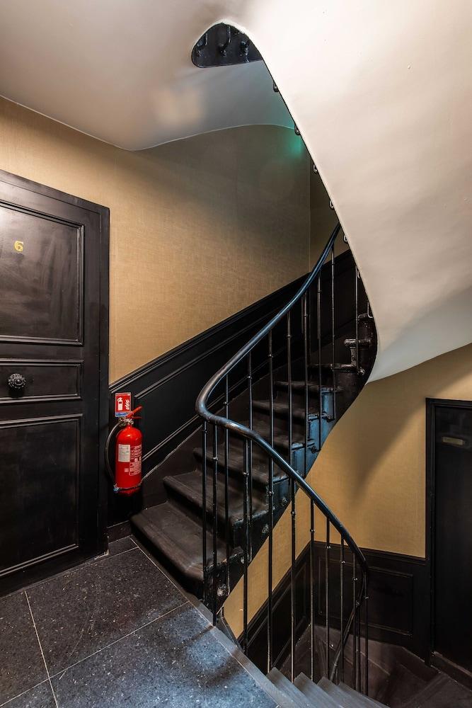 كوزي بد روم - تور إيفيل / شامب دو مار داخلي