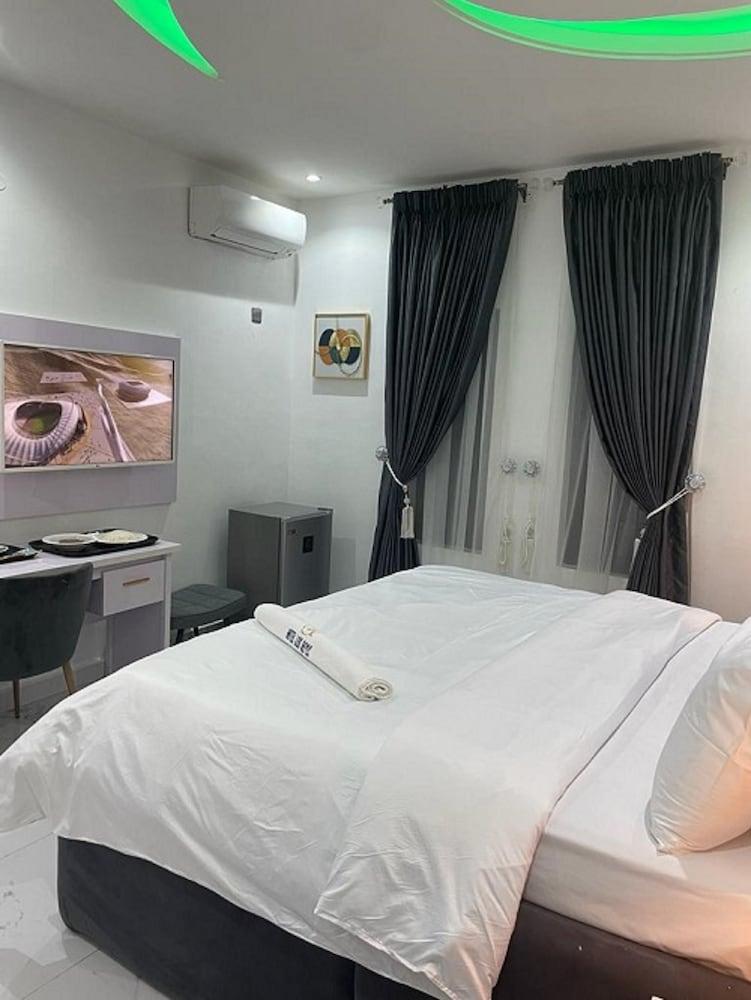 HOTEL LOS REYES Room
