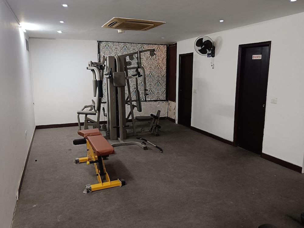 Hotel WTI Airport Gym