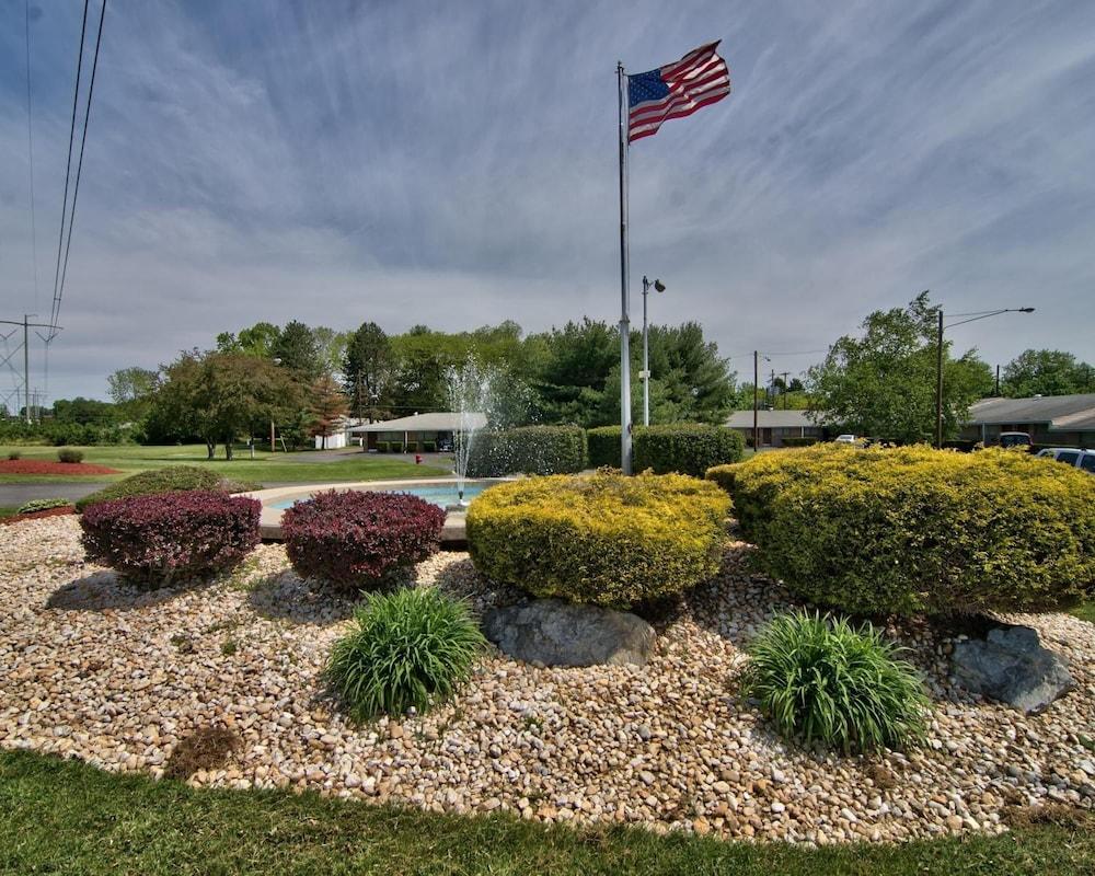 Parkview Inn and Conference Center Property Grounds