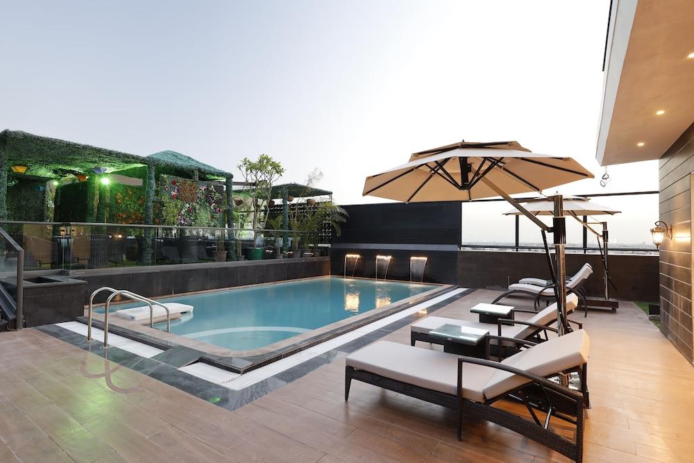 Fortune Ranjit Vihar, Amritsar - Member ITC Hotels' Group Rooftop Pool