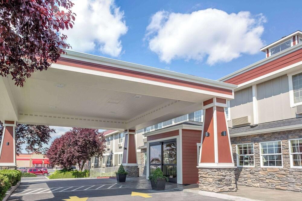 Ramada by Wyndham Moses Lake Exterior