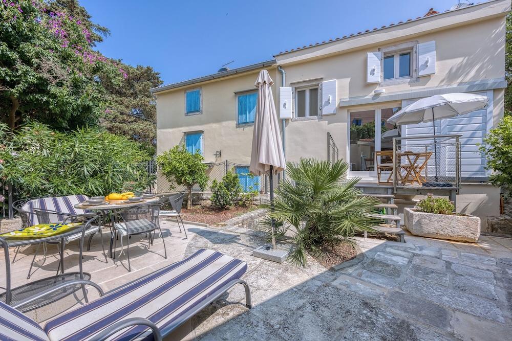Charming Island Villa Alba