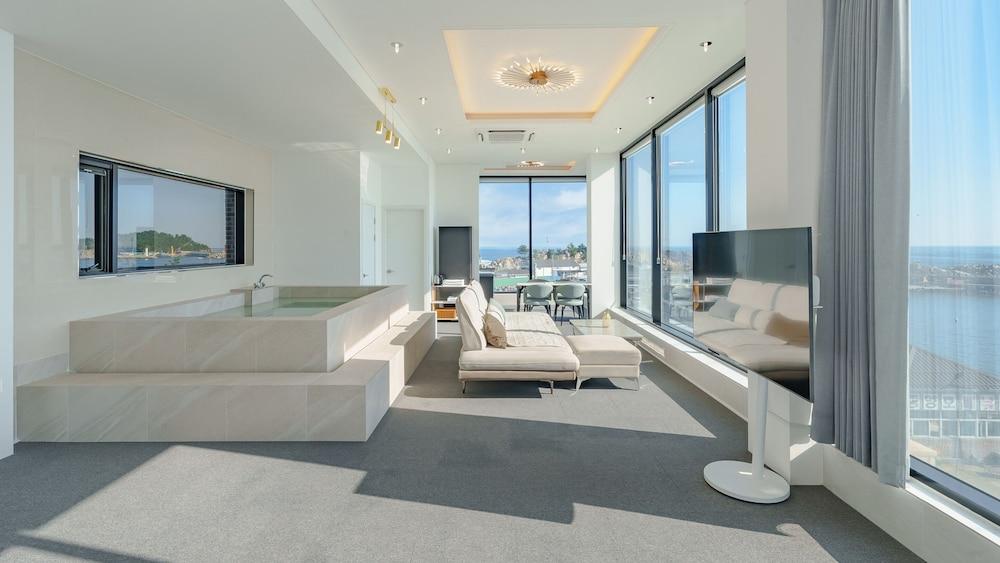 Goseong Panorama Ocean View Poolvilla Room