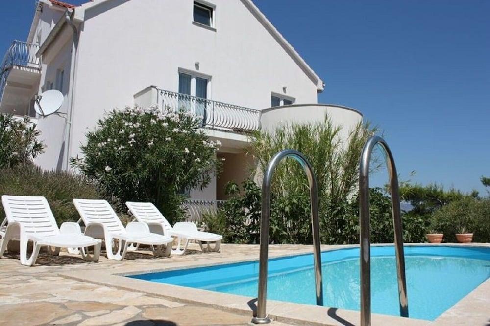 Niko - With Pool - A3 Waterslide