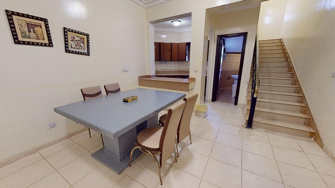 Elegant Chalet with Comfortable and Simple Furniture | 1997 Dining