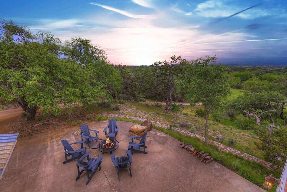 Serene Creek Front Home With Games+grill! Featured Image