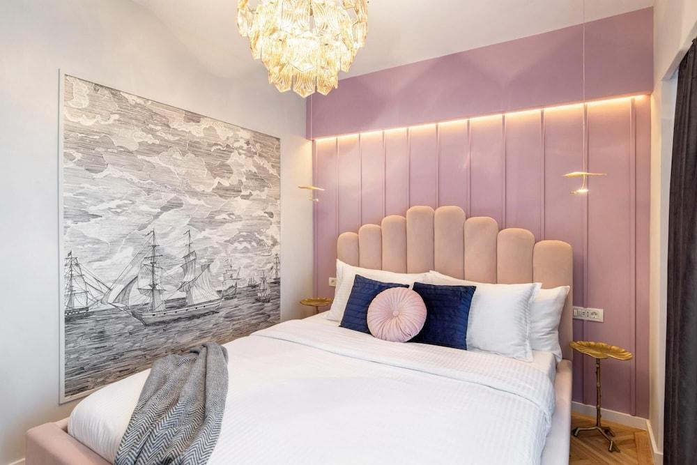 Holt - Wonderful 2 bed 2 Bath Flat in the Center of Bucharest Room