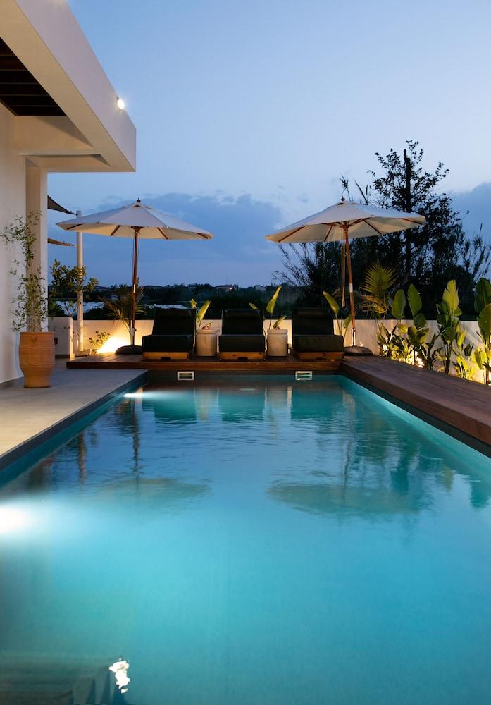 لورا بيرل لاكشري فيلا باي لويس هوتلز حمام سباحة مكشوف