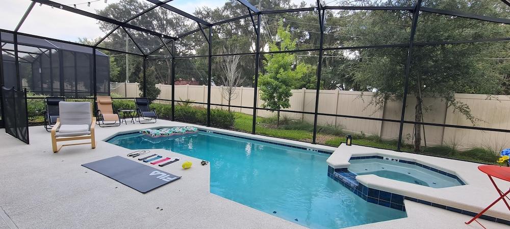 Disney Proximity Escape - Comfort in Kissimmee Waterslide