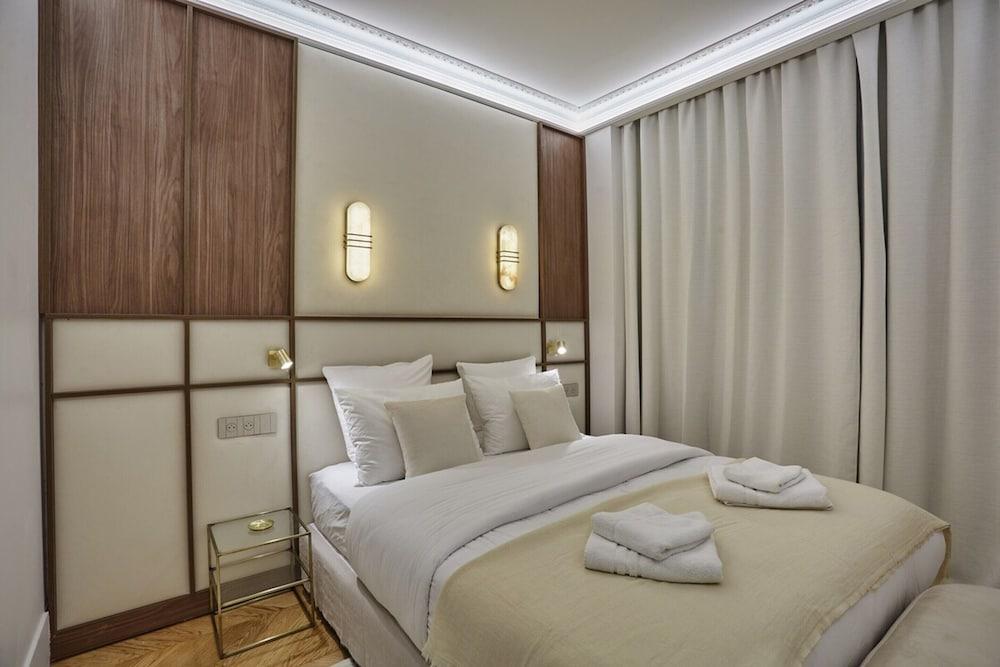 Apartment Matignon St Honore by Studio Prestige Room