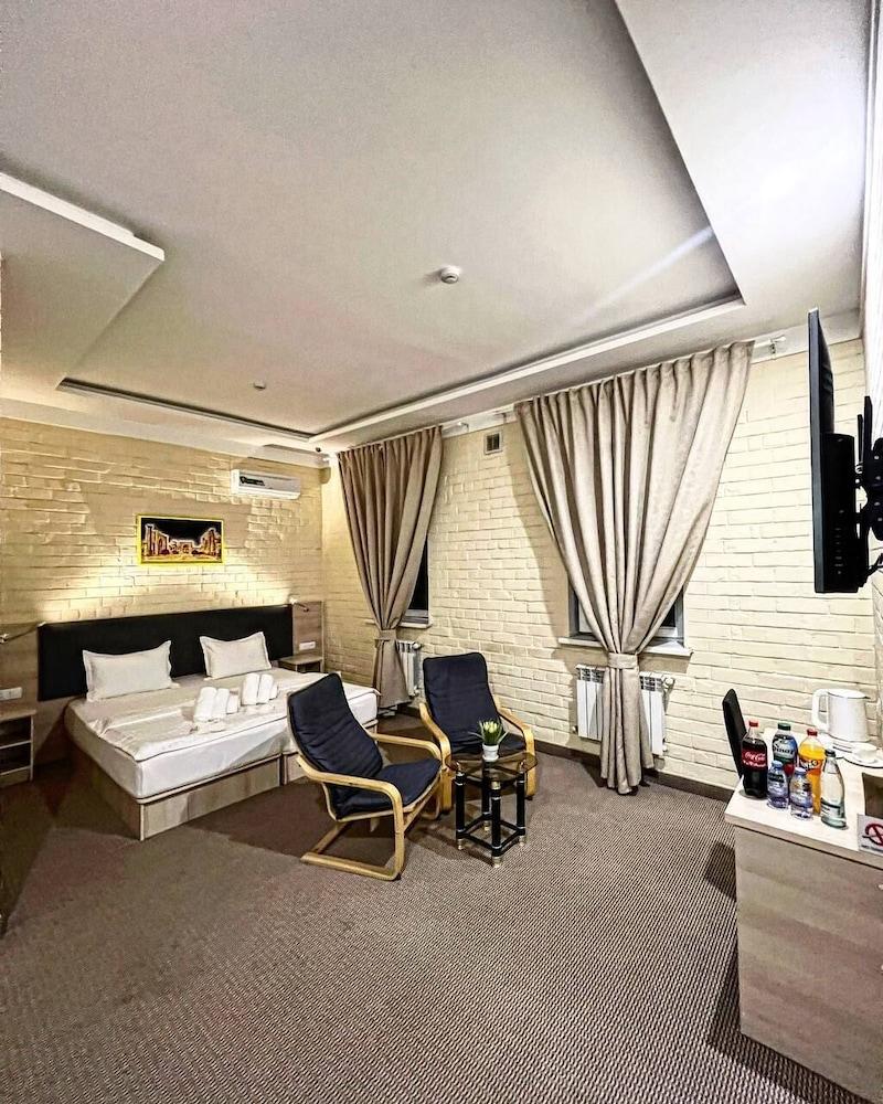 Al Arda Hotel Featured Image