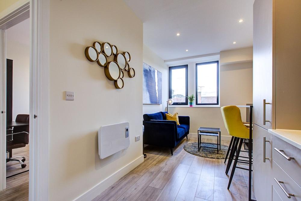 Beautiful 1-bed Apartment in Cheam, Sutton Interior