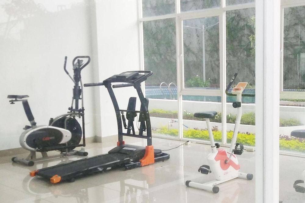 Comfy Studio Loft Connected To Mall At Icon Gresik Apartment Fitness Facility