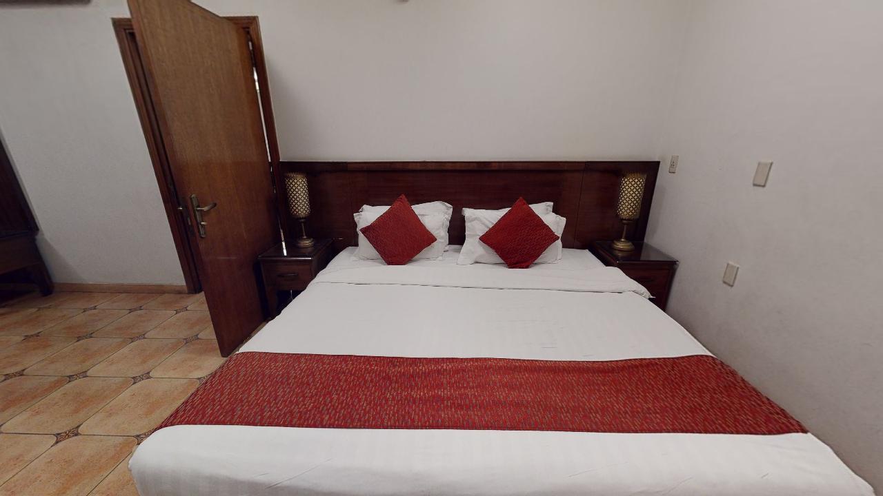 Luxurious Chalet With Comfortable and Simple Furniture | 1005 Bedroom