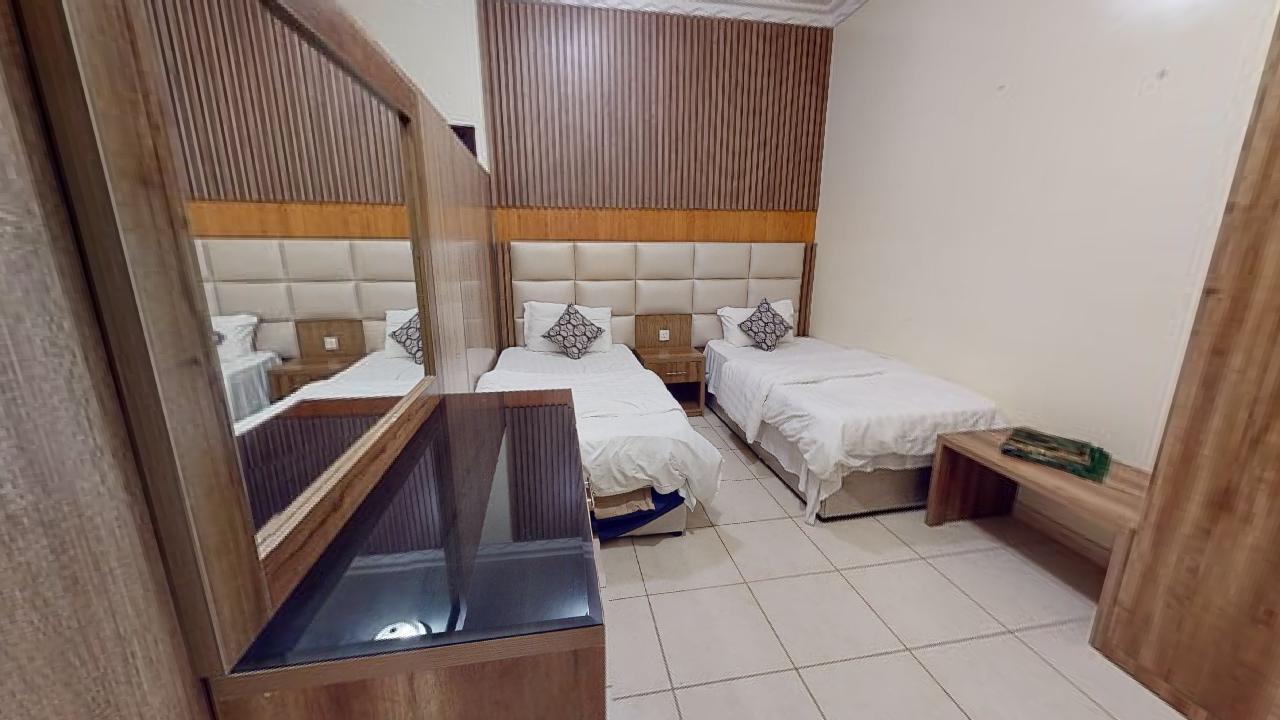 Amazing Chalet with Comfortable and Simple Furniture | 2032 Room