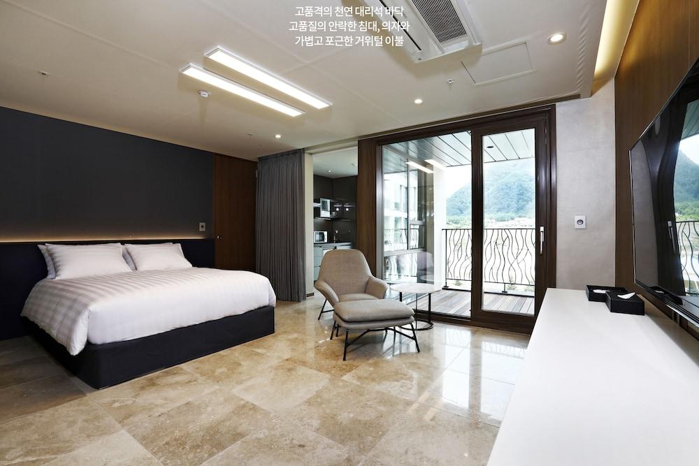 Pine Forest Room