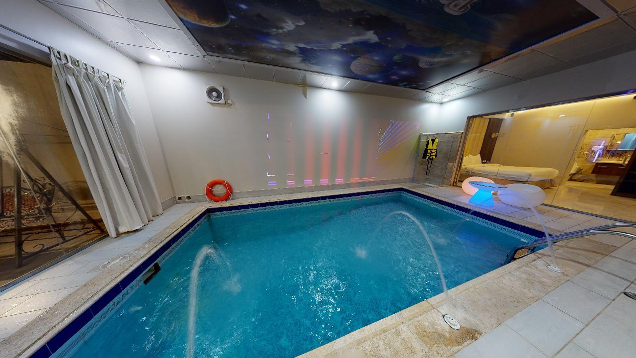 Attractive Chalet with Pool | 1383