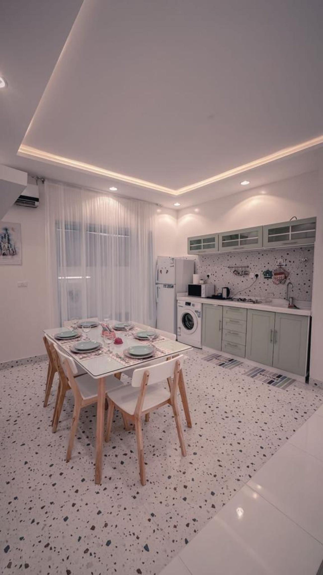 Luxurious Istiraha with Pool | 3024 Private kitchen