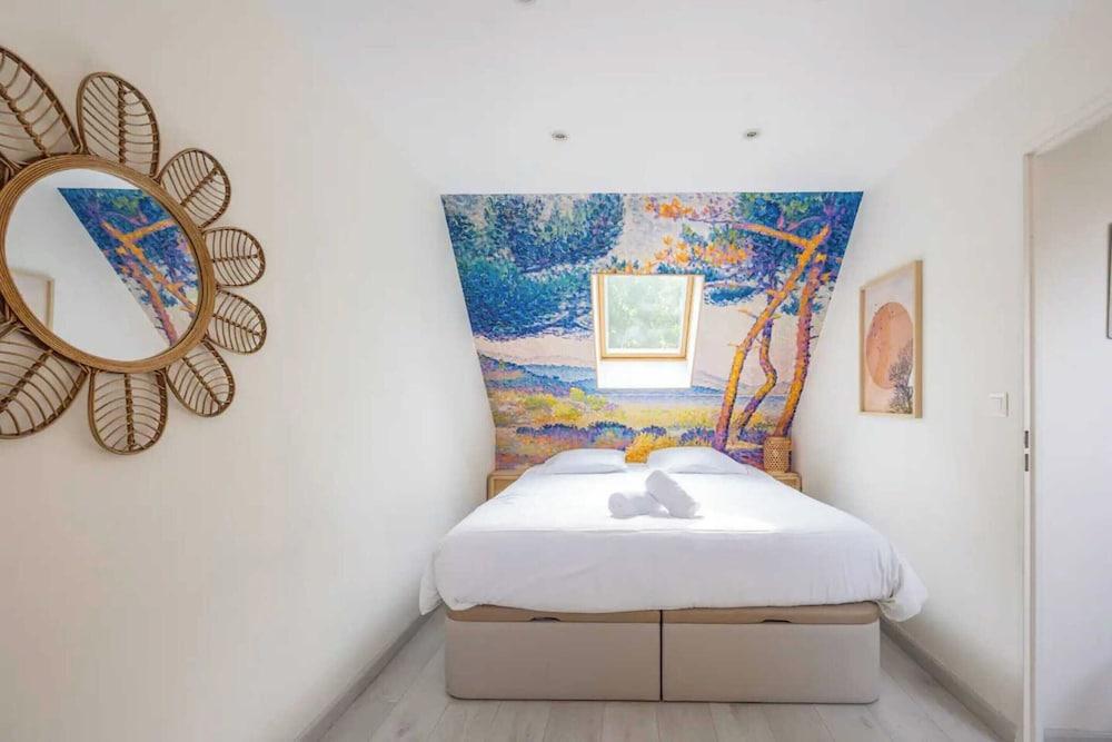 Charming House With Garden in Residence With Pool Room