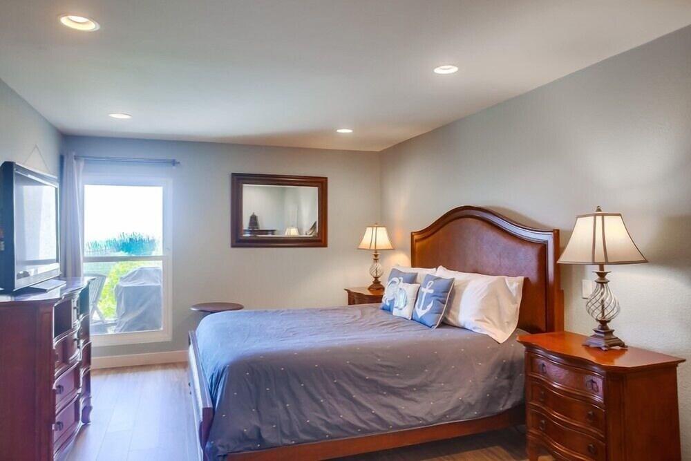 Ocean View Condo Located on The Bluff features EV Charging and Spa SBTC112 by RedAwning Room