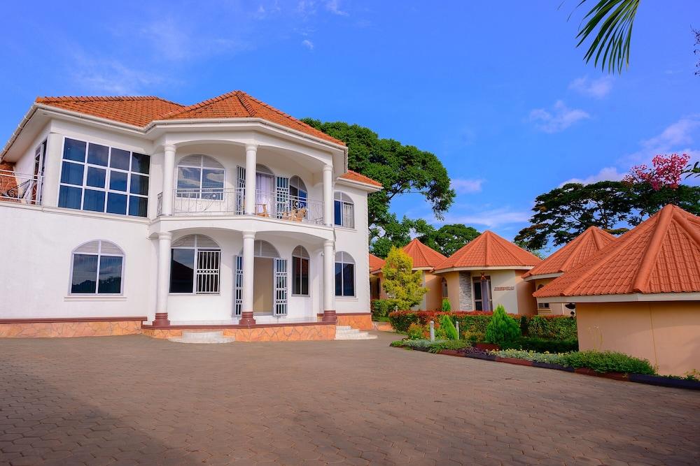 CROYLANDZ COTTAGES Featured Image