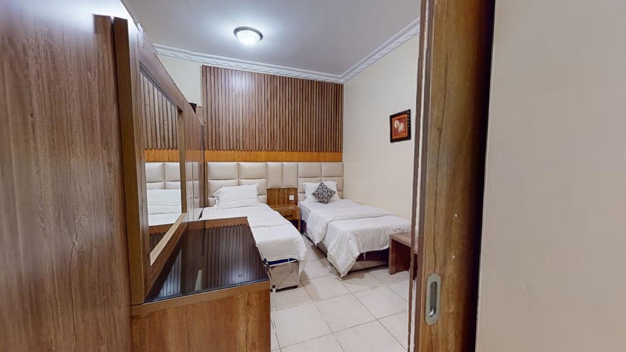 Modern Chalet with Comfortable and Simple Furniture | 1991 Room