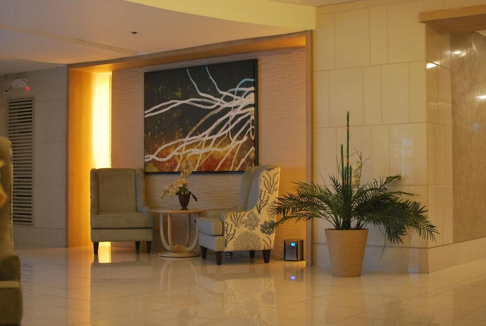 Premiere Haven at Shell Residences Lobby Sitting Area