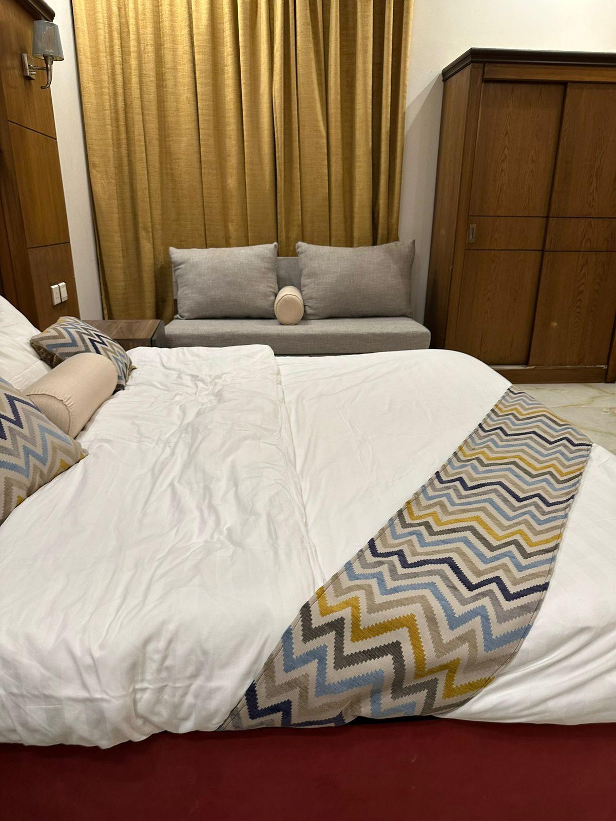 Amazing Apartment with Comfortable and Simple Furniture | 4327 Bedroom