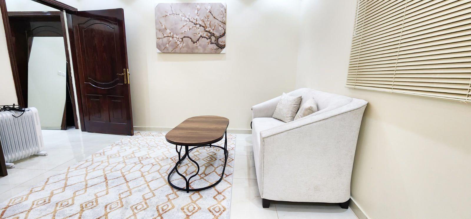 Elegant Room with Comfortable and Simple Furniture | 5589 Bedroom