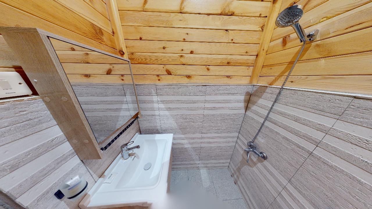 Comfy Chalet with Home Projector | 254 Bathroom