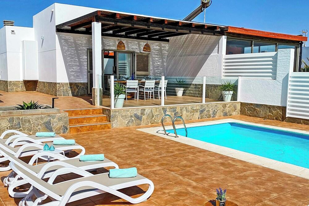 Caleta Blanca Interior