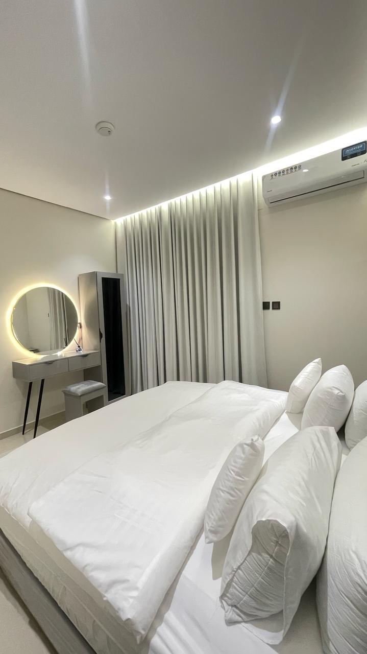 Elegant Apartment with Comfortable and Simple Furniture | 5580 Bedroom
