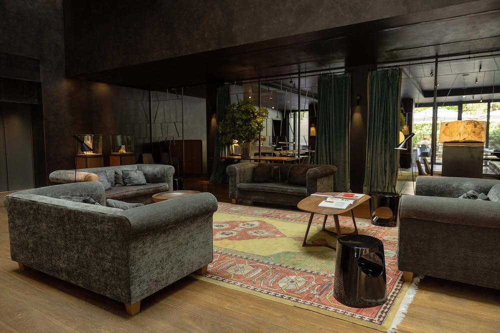 ألما بارثيلونا جي إل الردهة