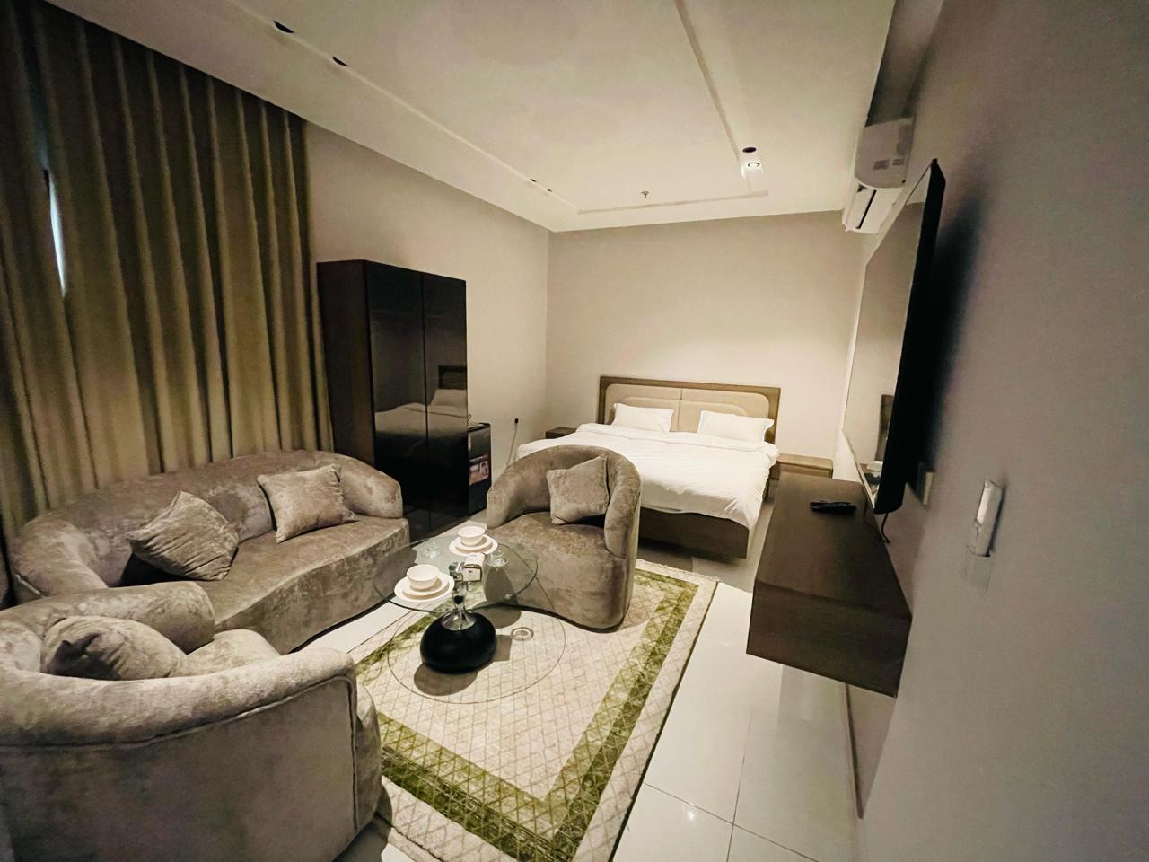 Attractive Studio with Comfortable and Simple Furniture | 5644