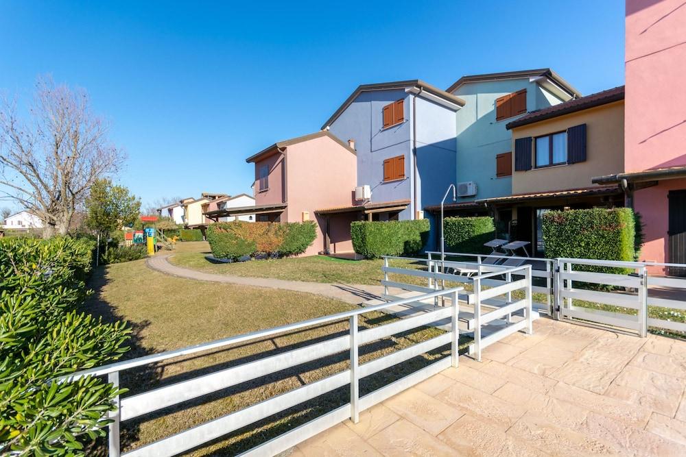 Albarella S2 1 Property Grounds