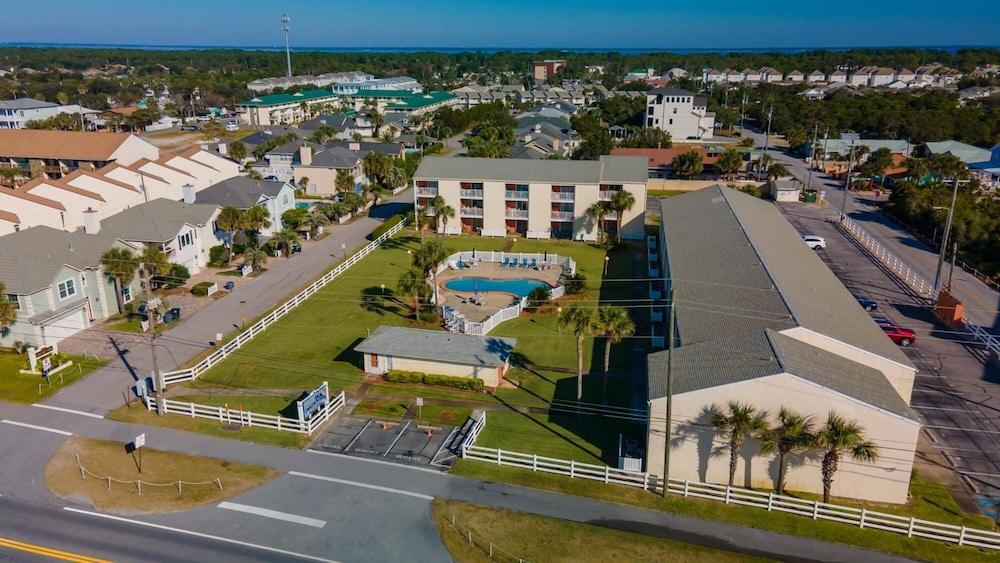 Tradewinds Condominium #26 by Destin Getaways Exterior
